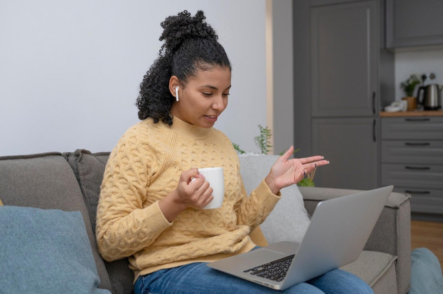 Arbeitsumgebung bei Modulivian mit Strategiedokumenten